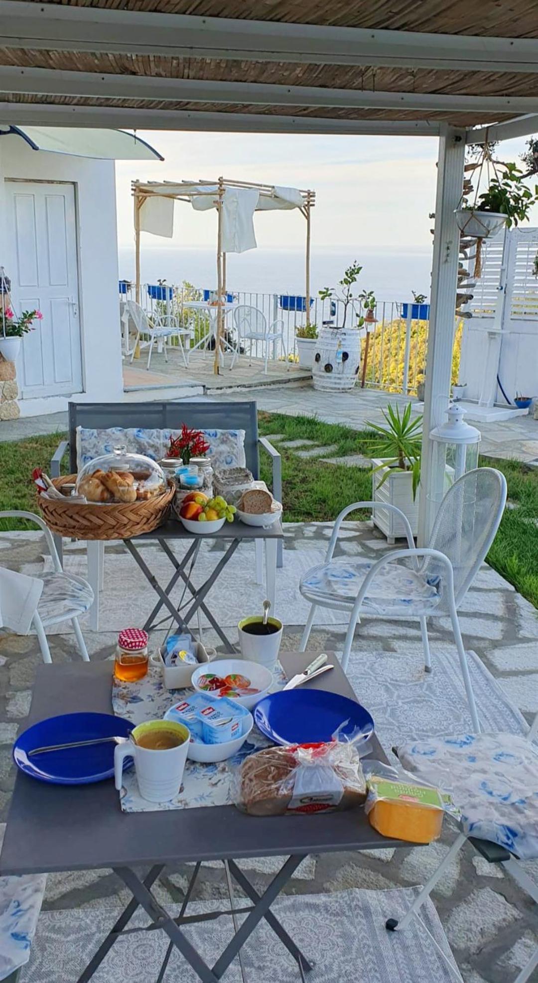 Message In A Bottle Bed And Breakfast Camporosso  Bagian luar foto