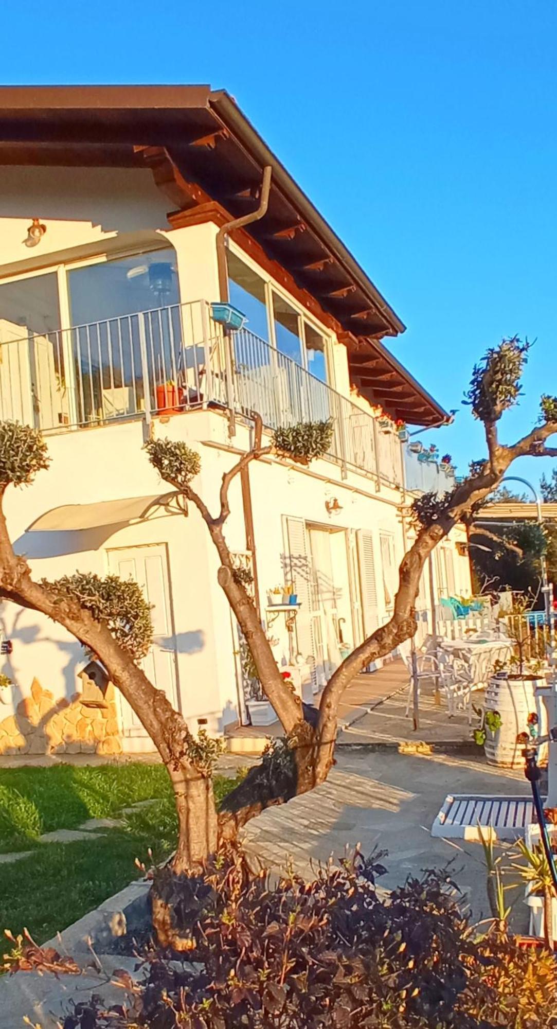 Message In A Bottle Bed And Breakfast Camporosso  Bagian luar foto